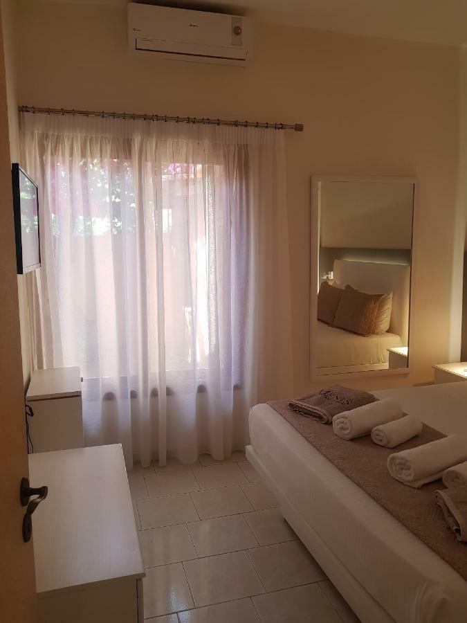 Meni'S Home 干尼亞 外观 照片